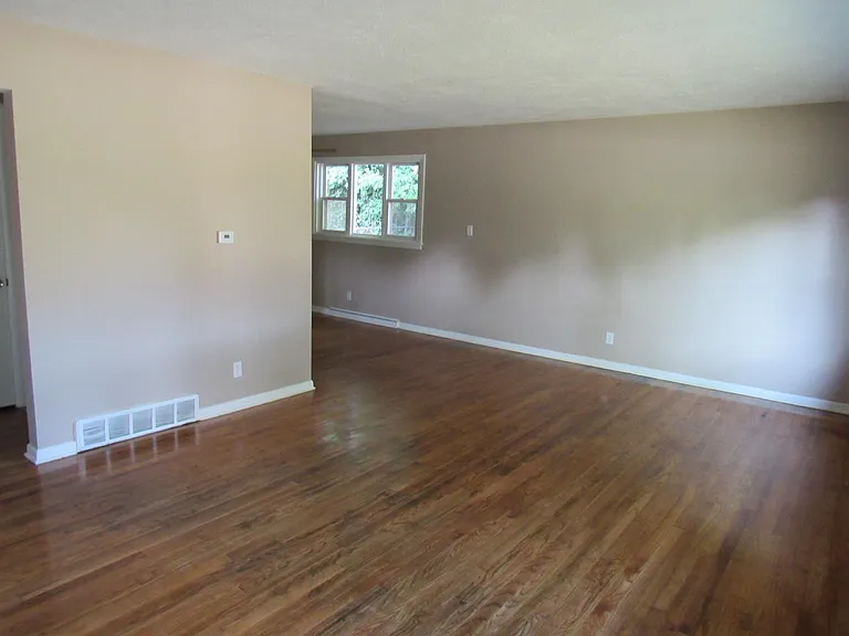 619 Mull Ave — Photo 14