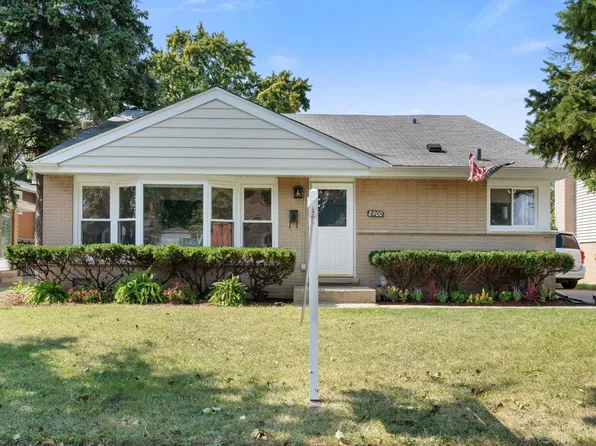 8900 N Ozanam Ave, Niles, IL 60714