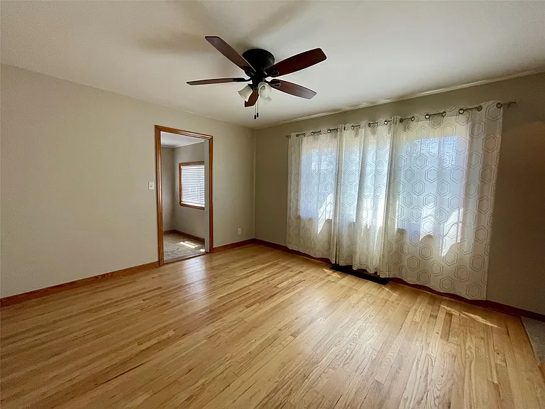 2727 Hall St — Photo 26