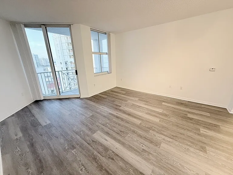 255 Evernia St #1120 — Photo 3