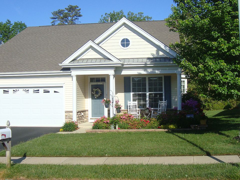 NEWPORT W/LOFT AND SUNROOM