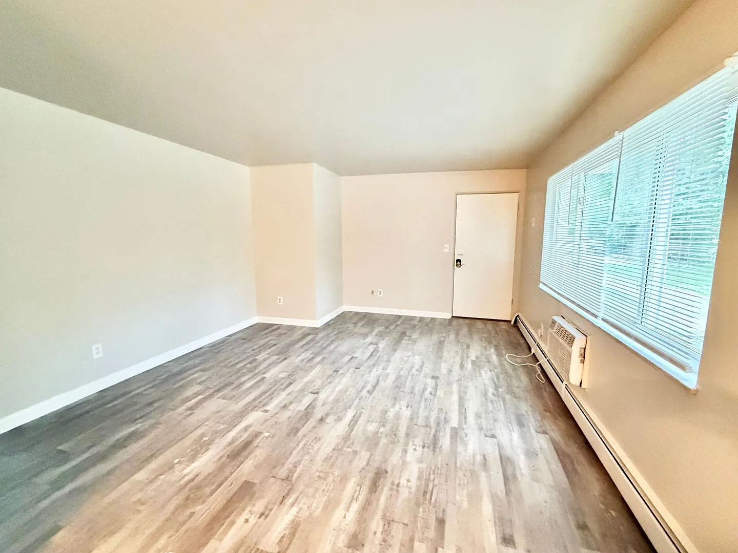 Clovernook Chateau Apartments — Photo 3