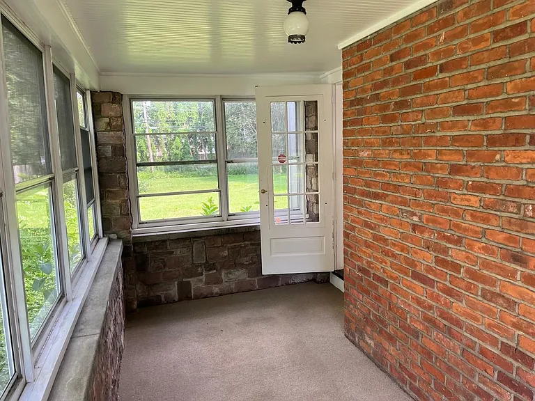 85 Continental Dr — Photo 7