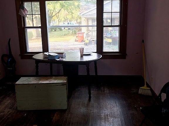 3rd image of 1009 N Walnut St