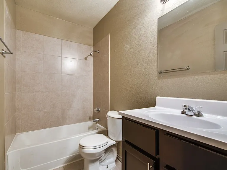 7716-7718 Sable Ln — Photo 16