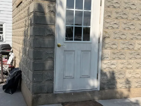 15 W 2nd St APT 8, Hummelstown, PA 17036