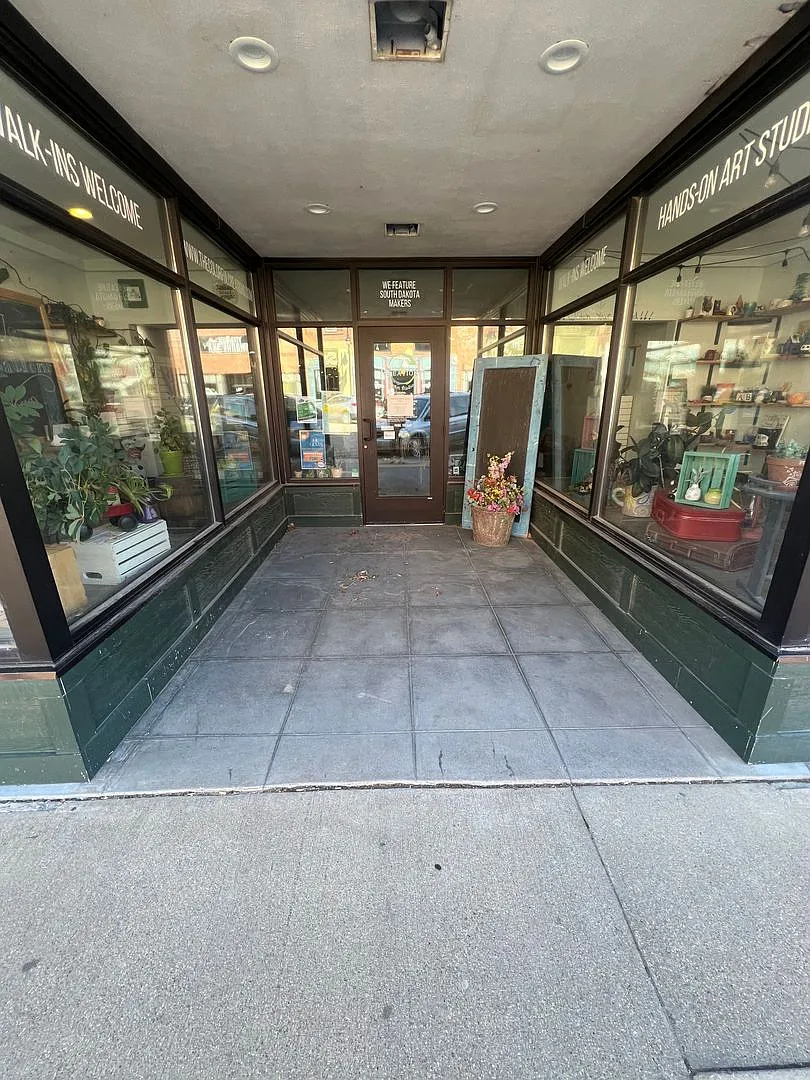 207 S Main St — Photo 2