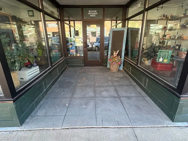 207 S Main St — Photo 2