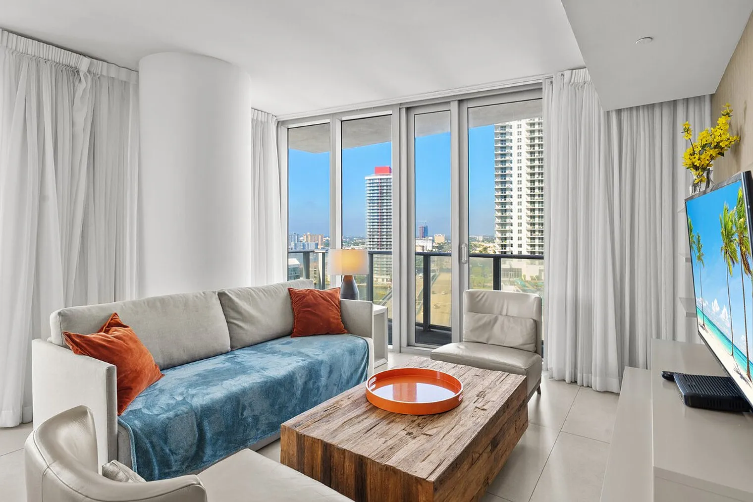 2 bed, 2.0 bath, 1001 sqft, $5,961 — Photo 1