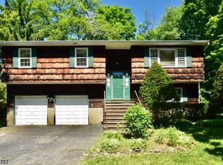 15 Caro Dr, Oak Ridge, NJ 07438