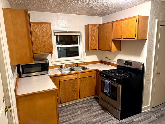 2nd image of 1427 Berlin Pl NE