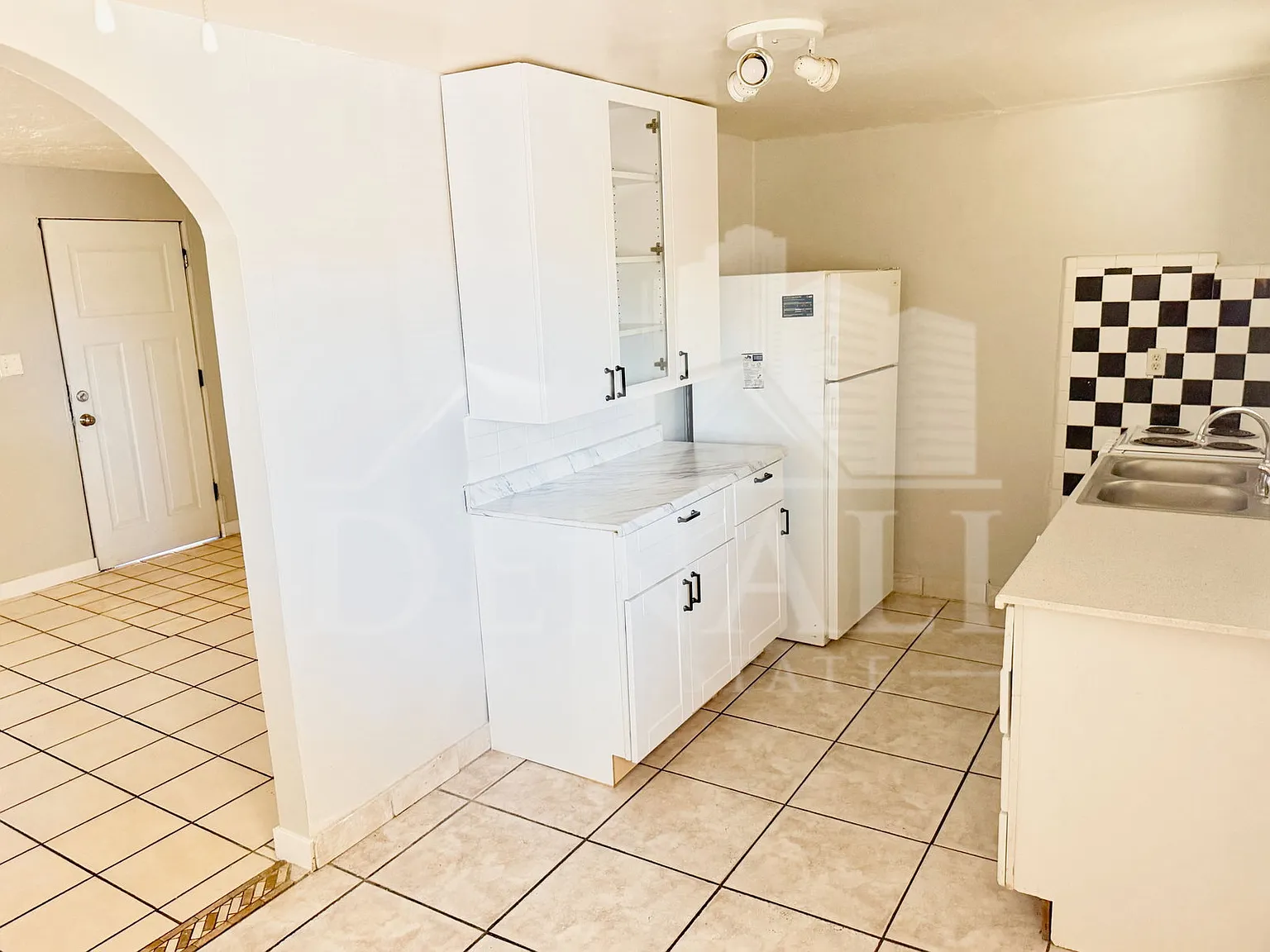 3 bed, 1.0 bath, 850 sqft, $1,295 — Photo 2