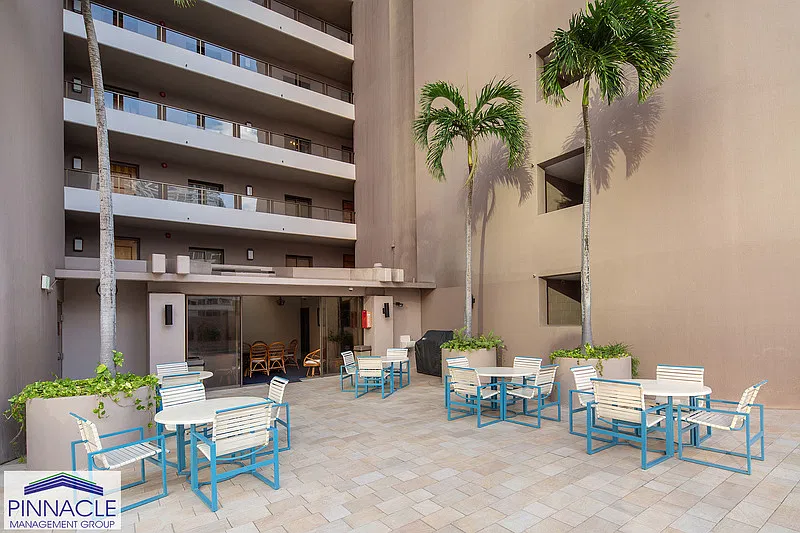 2 bed, 2.0 bath, 1096 sqft, $4,300 — Photo 2