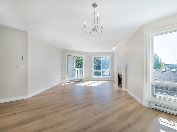 7453 Moffatt Rd #321, Richmond, BC V6Y 3W1