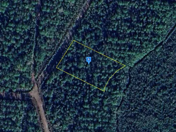 1053 Kings Bay Rd, Waynesville, GA 31566