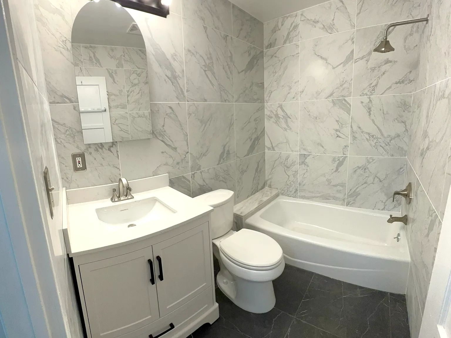 3 bed, 1921 sqft, $4,000 — Photo 4