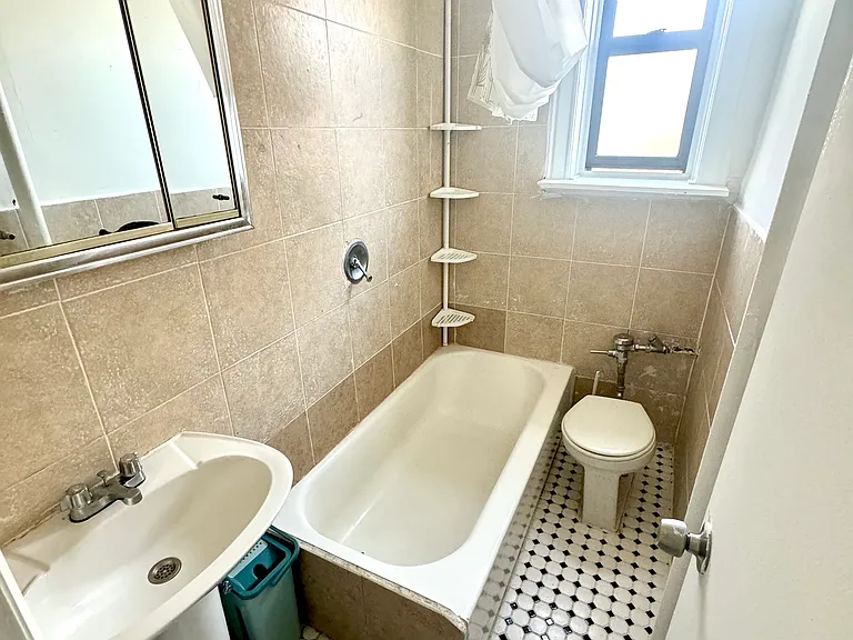1781 E 16th St #3I — Photo 3