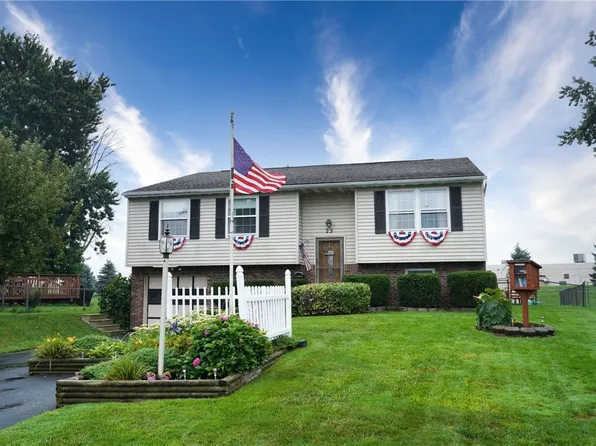 23 Fox Hollow Dr, Hamlin, NY 14464