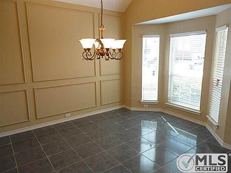 4th image of 1608 Chateau Ln