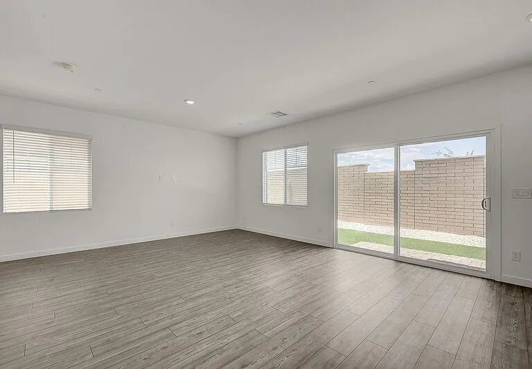 561 Preston Crest St — Photo 12