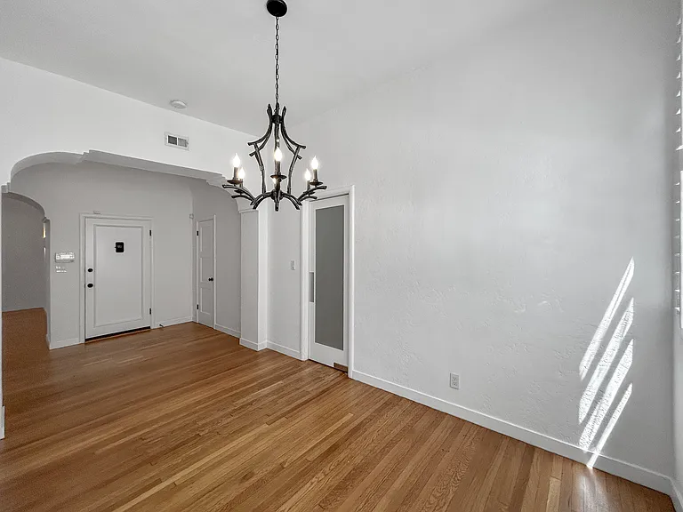 1220 N La Cienega Blvd #F2 — Photo 10