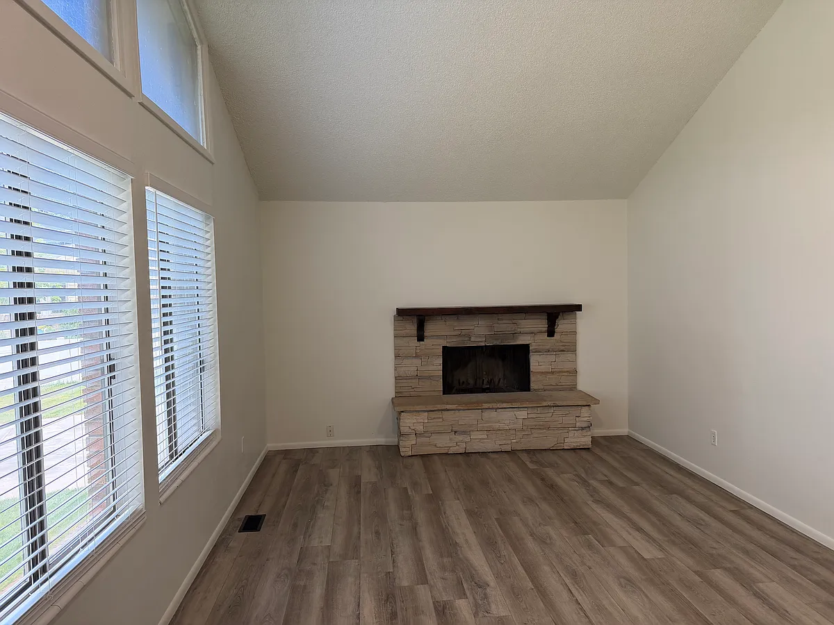 Building Photo - 1483 E Winterwood Cir