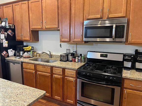 4th image of 1719 N Western Ave APT 3