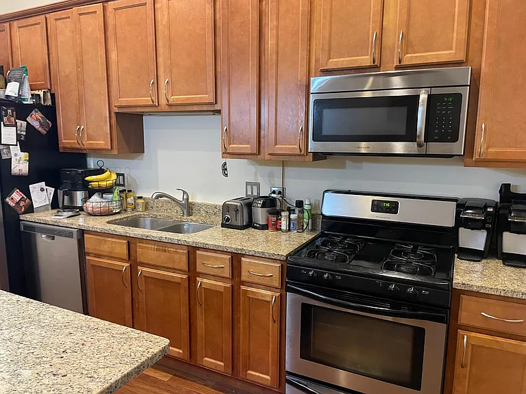 1719 N Western Ave #3 — Photo 3