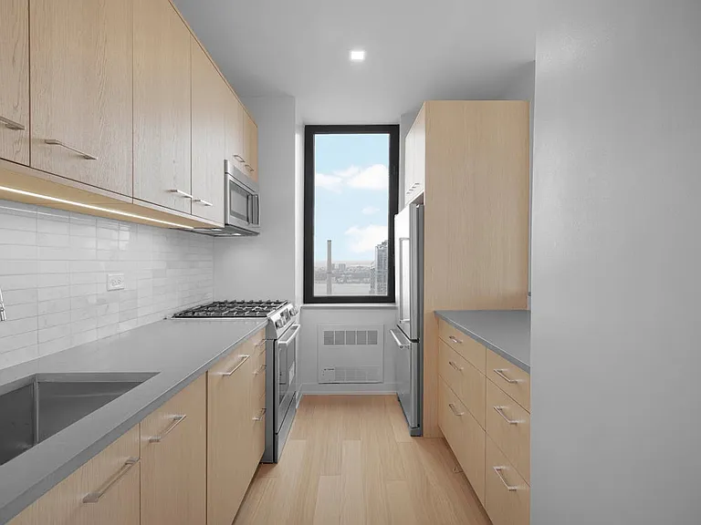 Columbus Pl #N38F — Photo 13