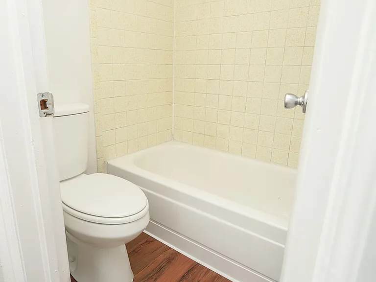 Greenway Apartments — Photo 36