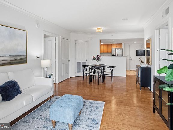 2nd image of 2220 Fairfax Dr APT 412