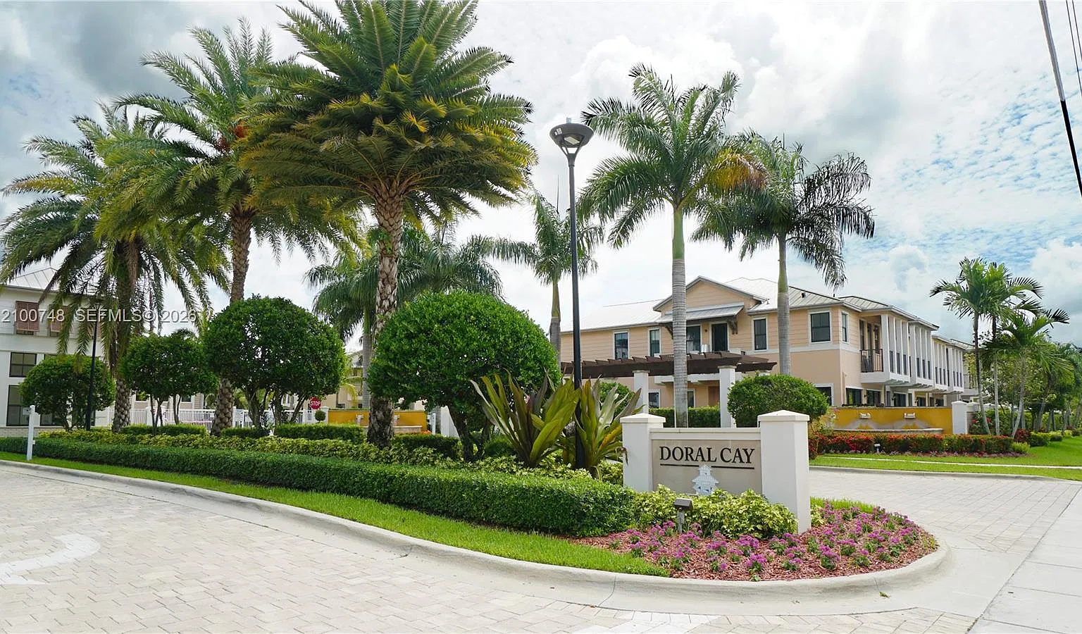 Doral Cay — Photo 1