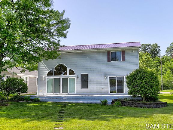 2nd image of 689 E Hess Lake Dr