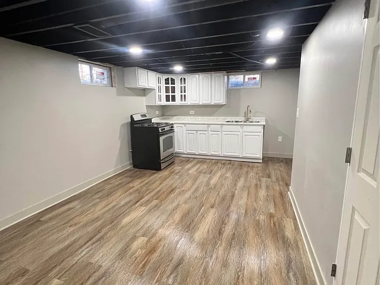 511 Royal Ave — Photo 10