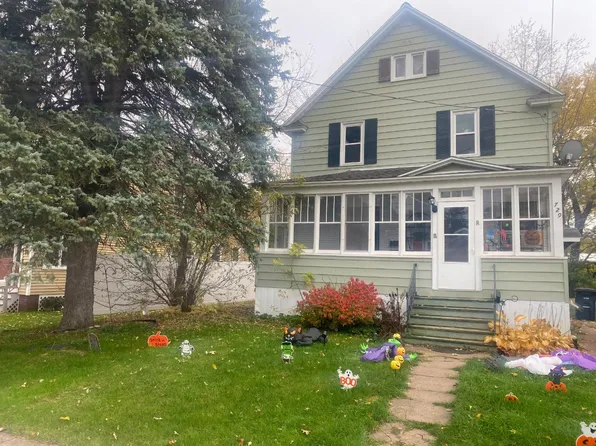 729 E Pabst St, Ironwood, MI 49938