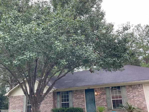 232 Hunters Branch Dr, Allenhurst, GA 31301