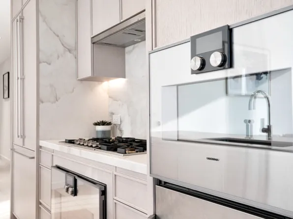 138 East 50th Street image 2 of 69