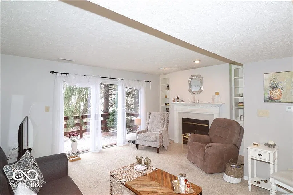 2 bed, 2.5 bath, 1268 sqft, $2,200 — Photo 4