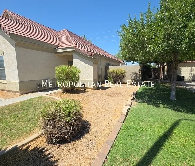 1064 S Jesse Pl — Photo 2