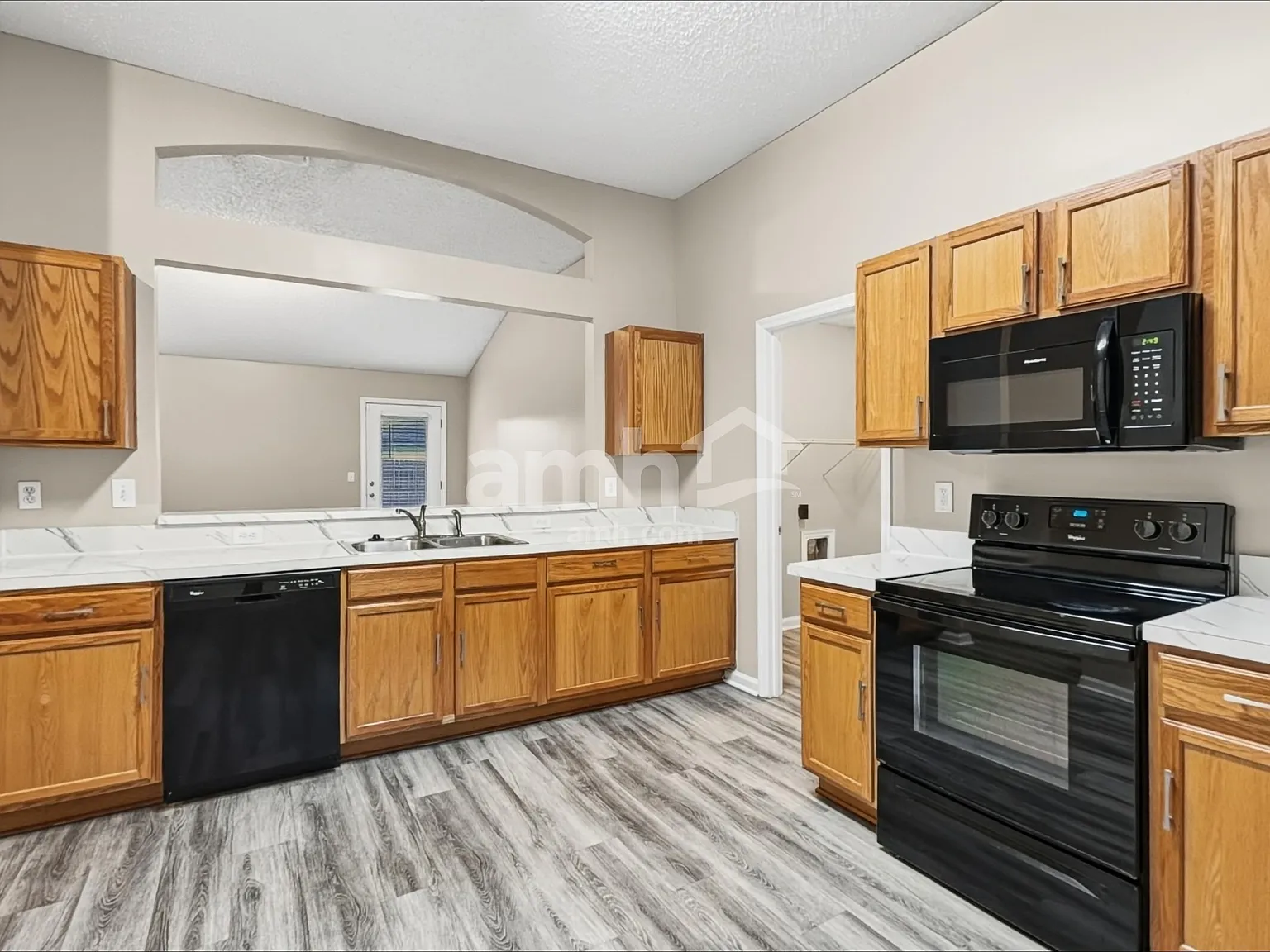 3 bed, 2.0 bath, 1694 sqft, $2,050 — Photo 4