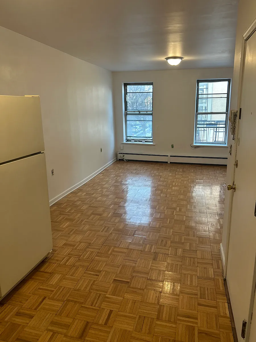 Building Photo - 612 2nd St #5