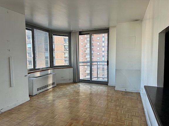 4th image of 500 W 43rd St APT 26E