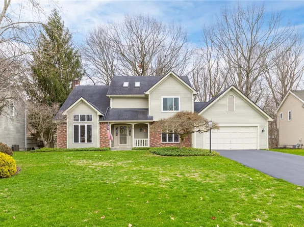5 Cobblestone Xing, Penfield, NY 14526