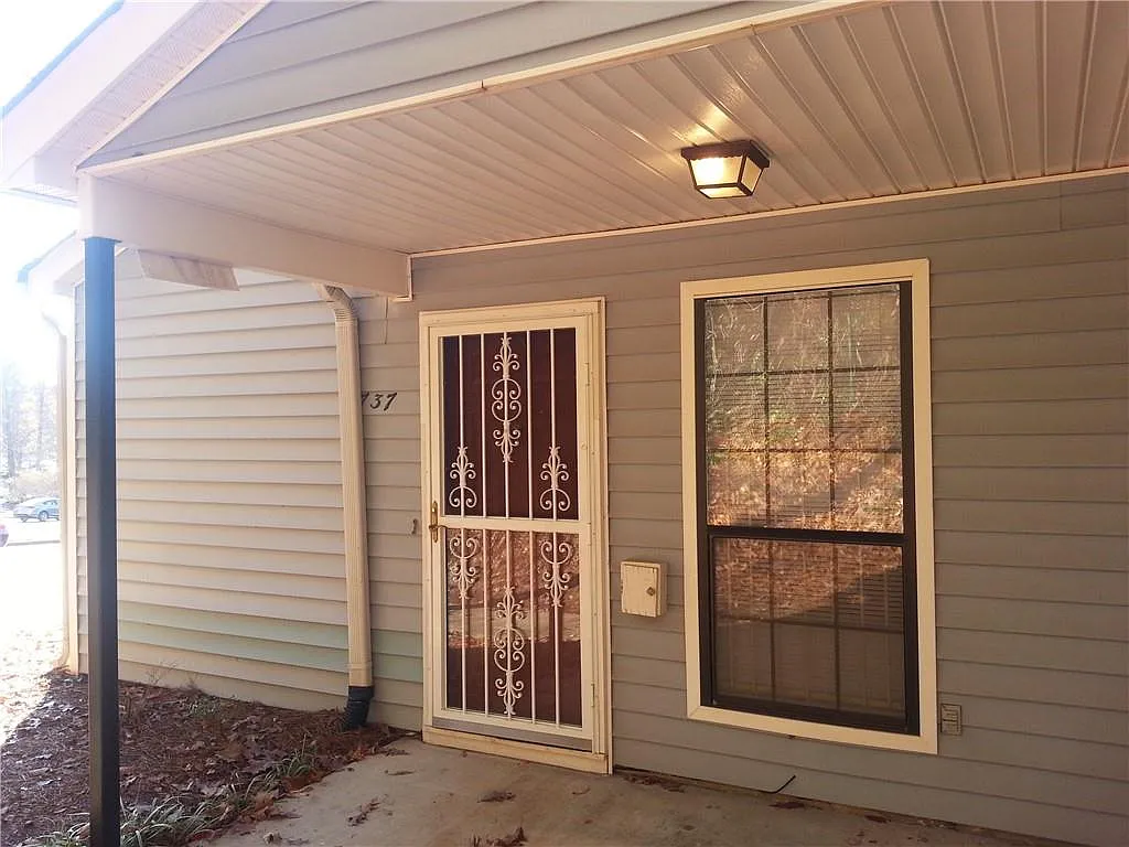 2 bed, 2.0 bath, 912 sqft, $1,450 — Photo 2