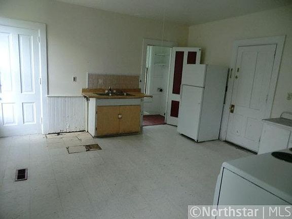 5th image of 137 River Street