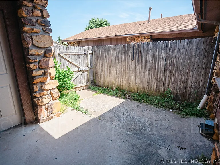 5104 S 75th East Ave — Photo 64