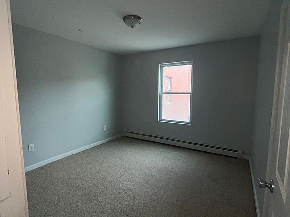 5th image of 220 Washington St #3