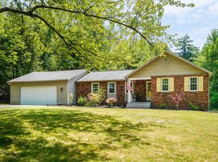 5 Camelot Dr, Bedford, NH 03110