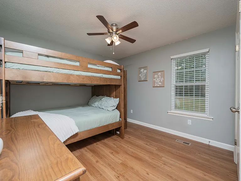 202 Caribou Trl — Photo 31