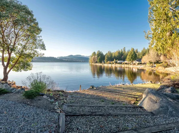 6343 Marmot Rd, Sechelt, BC V7Z 0L2